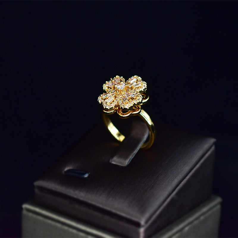Anillo Trébol de la Fortuna Giratorio