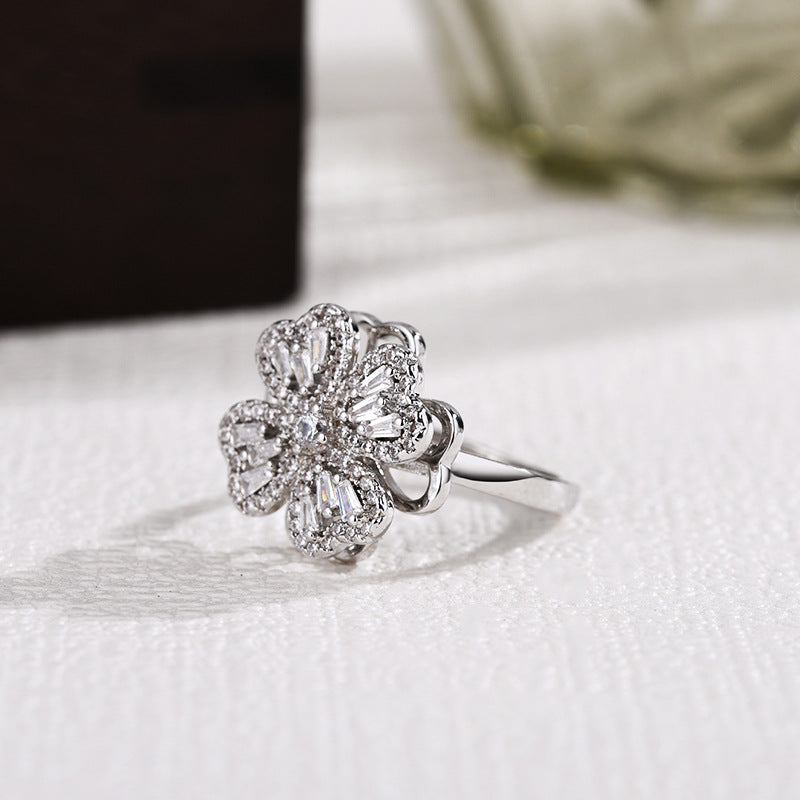 Anillo Trébol de la Fortuna Giratorio