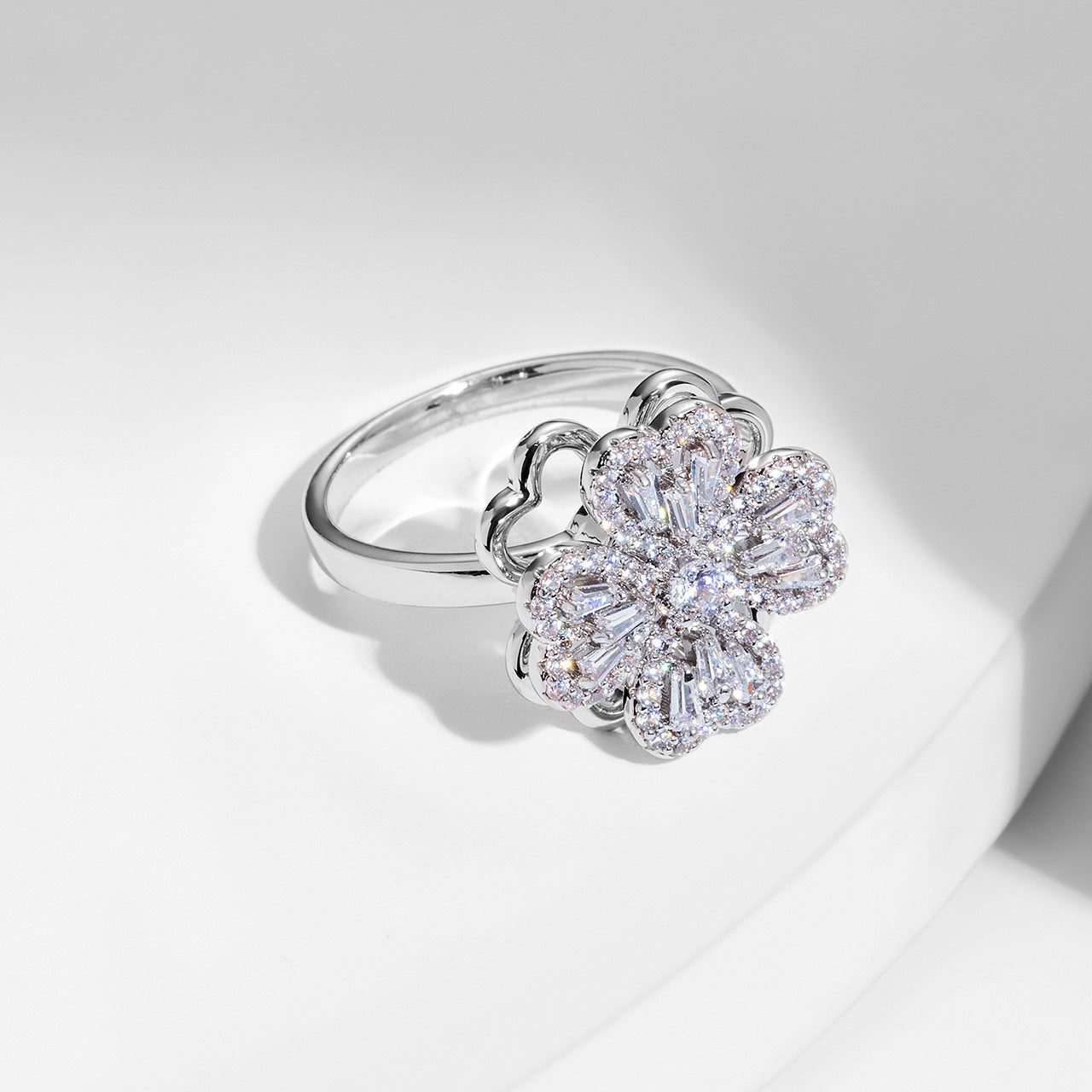 Anillo Trébol de la Fortuna Giratorio