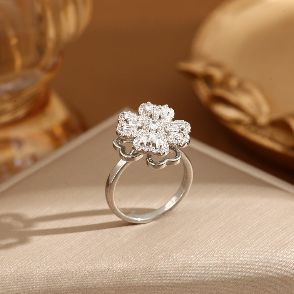 Anillo Trébol de la Fortuna Giratorio
