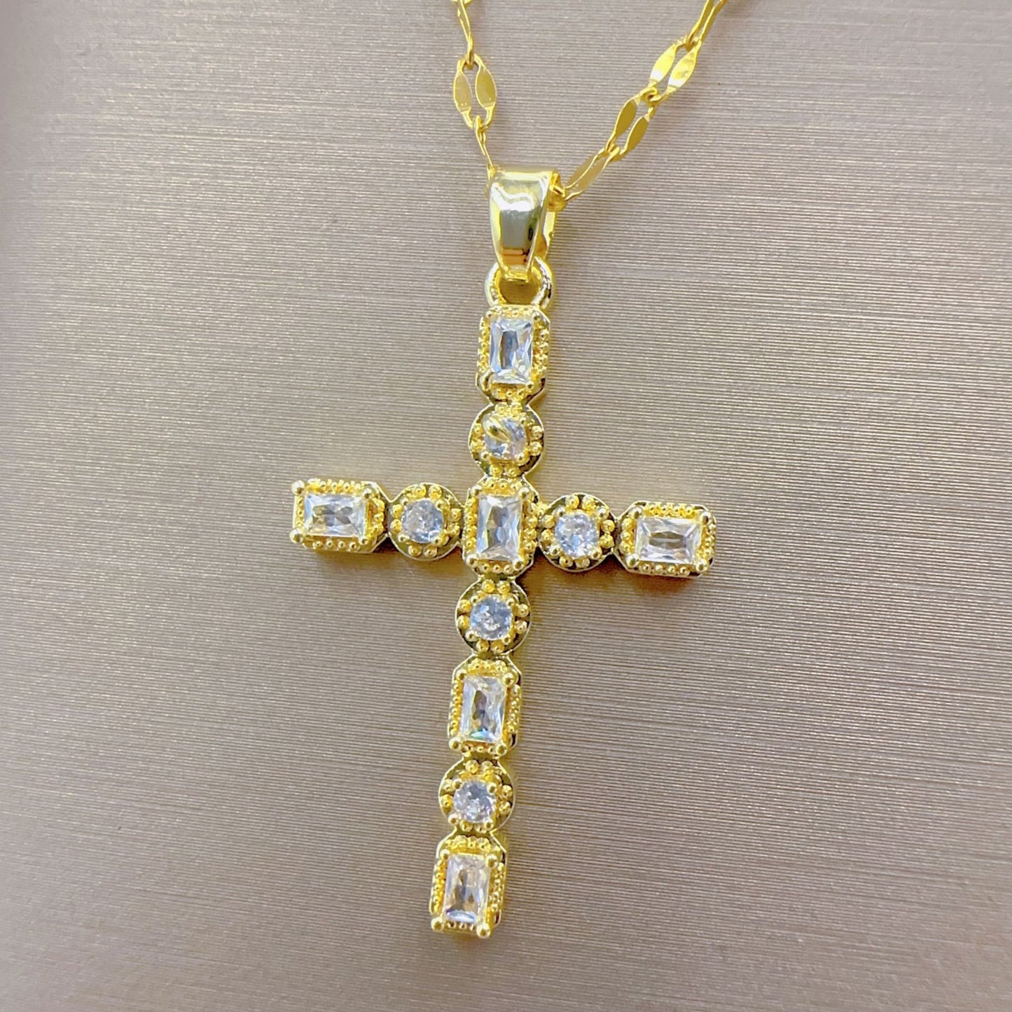 Collar Cruz Brillante