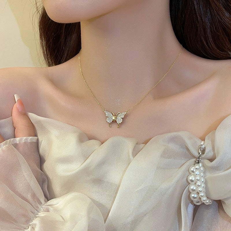 Collar Mariposa Magnética