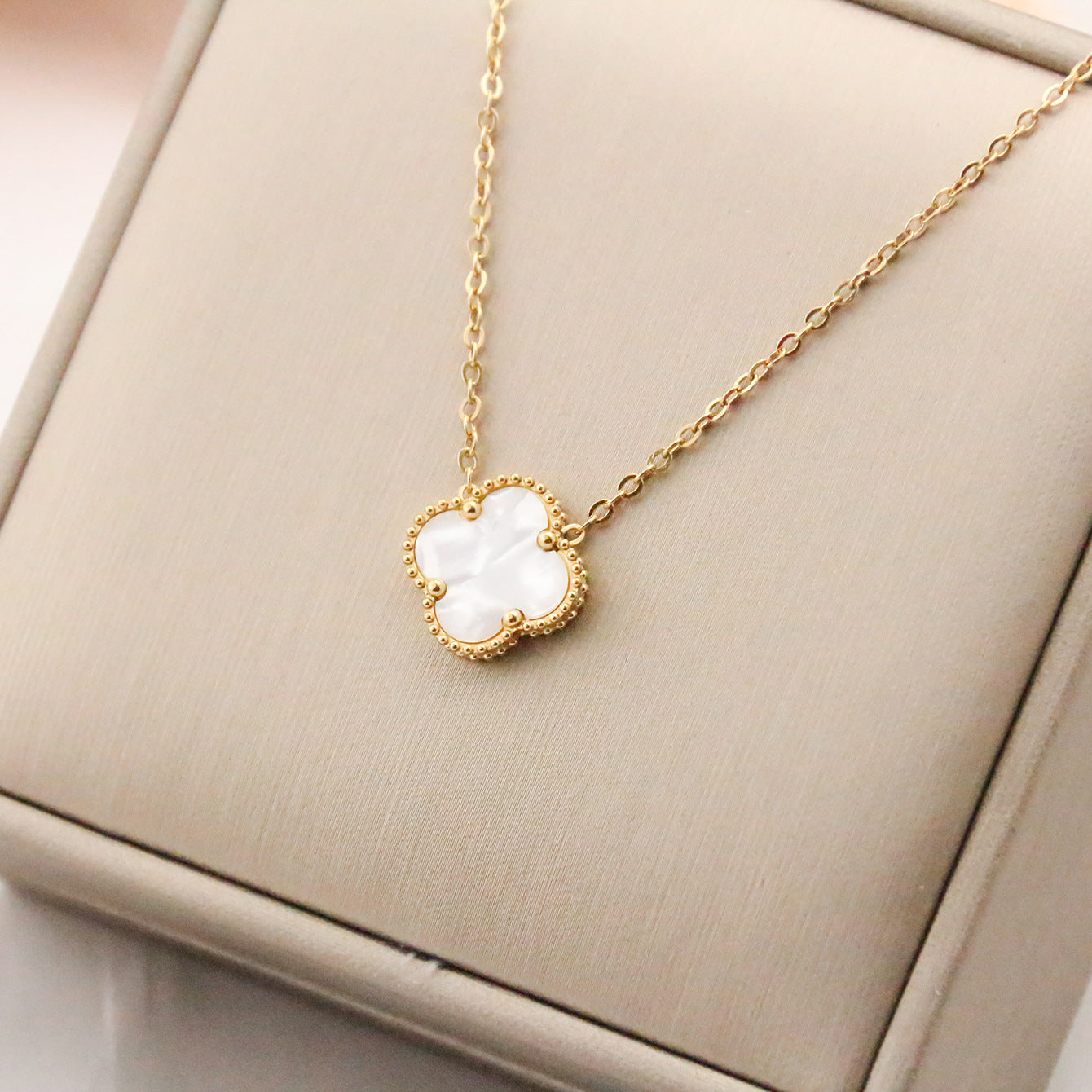 Collar Flor de Medianoche