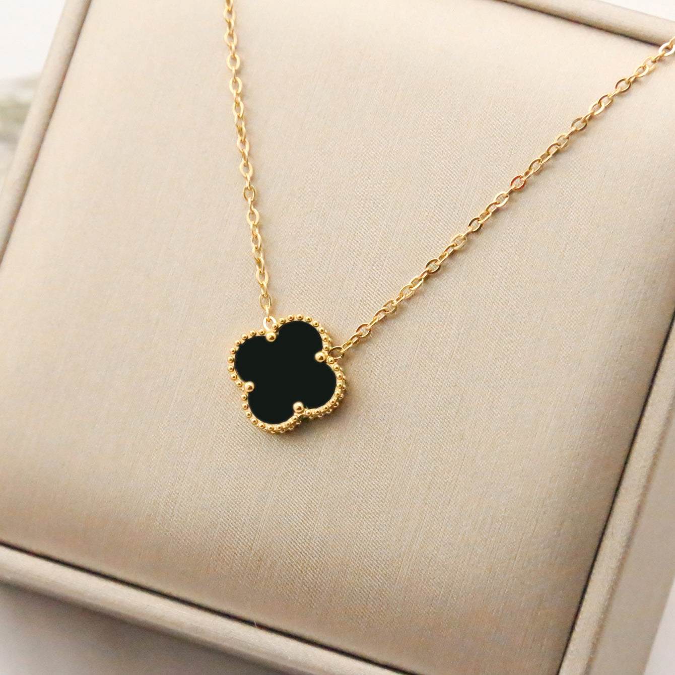 Collar Flor de Medianoche