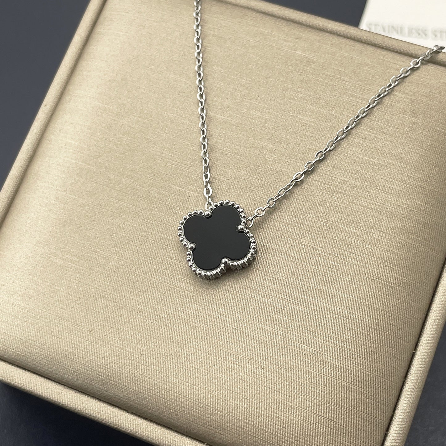 Collar Flor de Medianoche