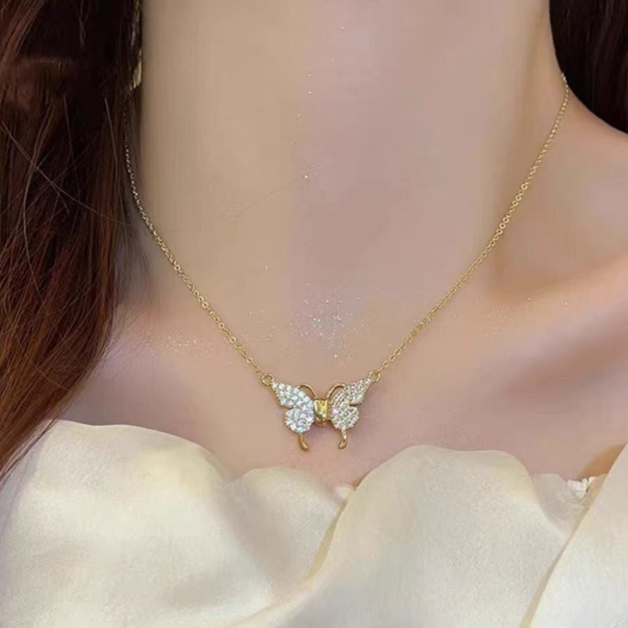 Collar Mariposa Magnética