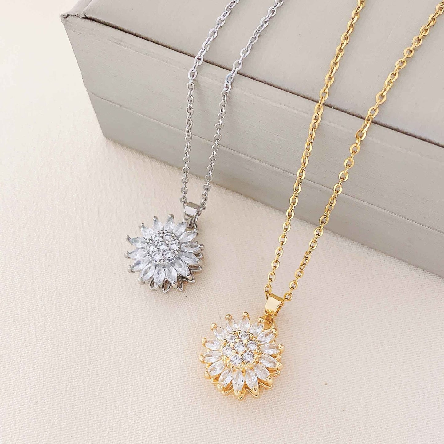 Collar Girasol Giratorio