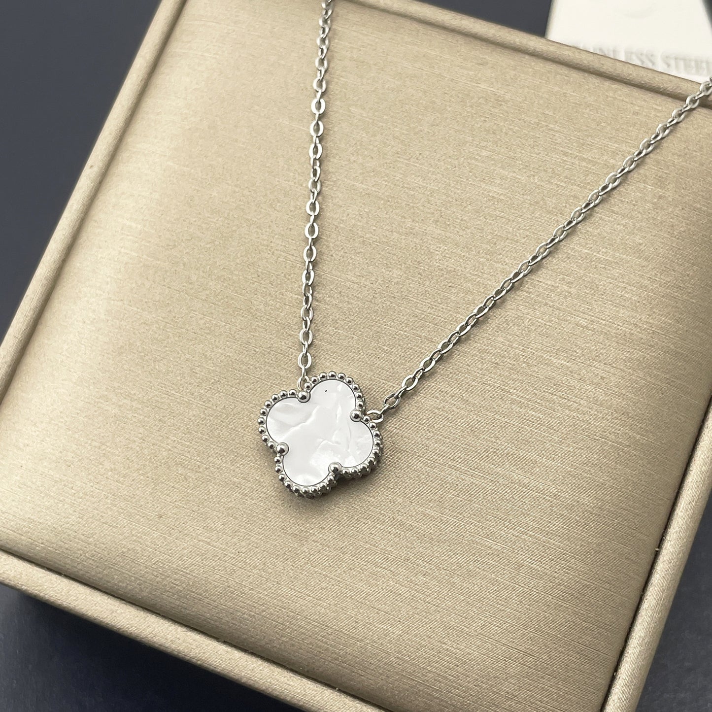 Collar Flor de Medianoche
