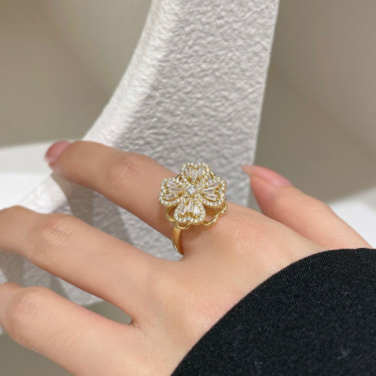 Anillo Trébol de la Fortuna Giratorio