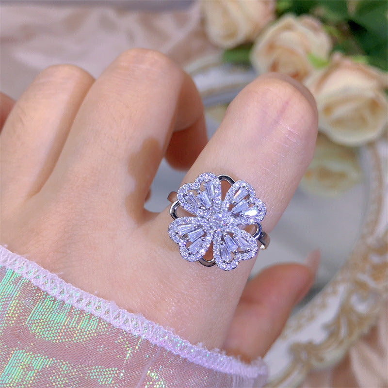 Anillo Trébol de la Fortuna Giratorio